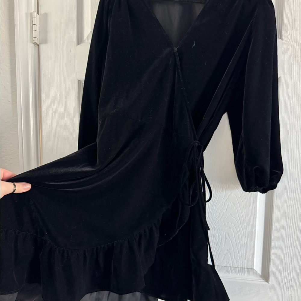 GAP Classic Black Dress in Velvet